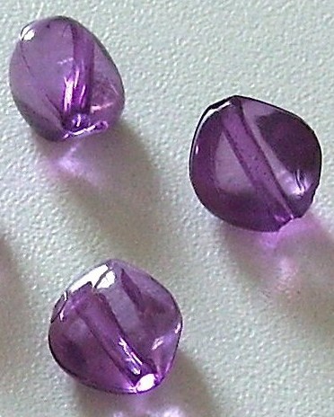 20 Stk. Acrylperlen 3-kantig Violett 10x10x7,5mm