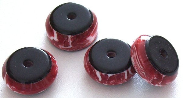 3 Stk. Polyester-Perlen Rondelle Schwarz/Rot marmoriert 19x8,6mm