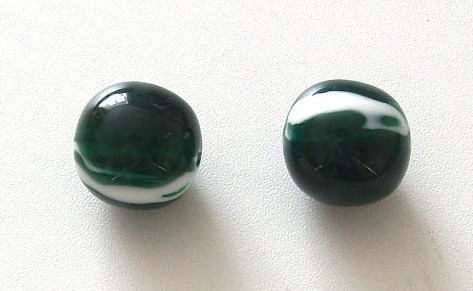Grosse Perlen der besonderen Art * Rund * Grün-Weiß meliert