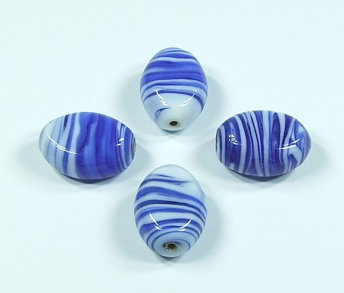1 Stk. Lampwork Glasperlen* Oval flach * Weiß-Blau Streifen-Look * 20,5mm