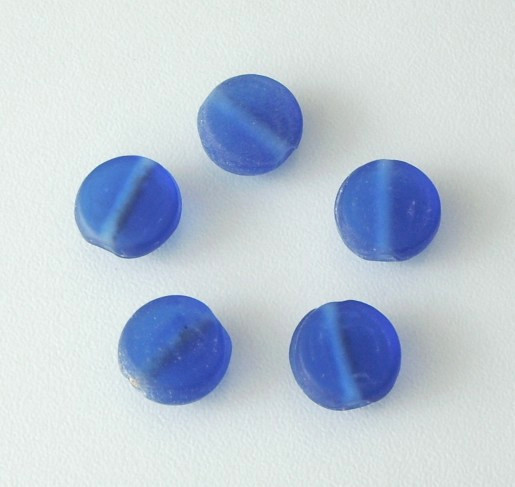 15 Stk. Glasperlen * Button / rund flach * Kobalt, mattiert * 10-11x5-6mm