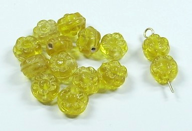 20 Stk. Glasperlen * Button mit Blümchenmotiv * Gelb * 8-9x6mm