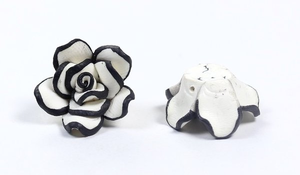 4 Stk. Fimo Blumen Rosen Polymer Clay Perlen Schwarz-Weiß ca. 20mm