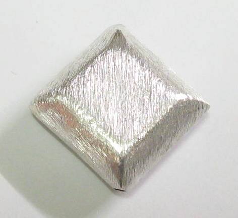 1 Stk. Kupferperle Viereck Kissen gebürstet versilbert diagonal gebohrt 20x20x10mm