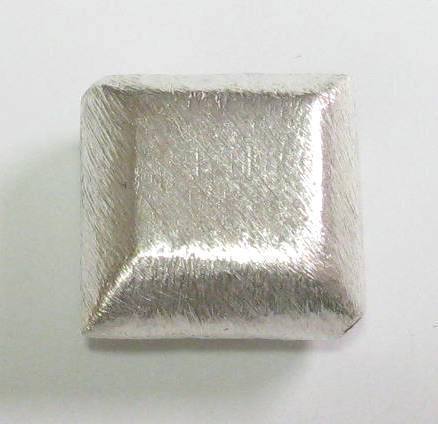 1 Stk. Kupferperle Viereck Kissen gebürstet versilbert diagonal gebohrt 20x20x10mm