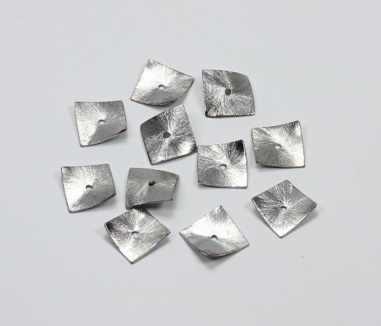 4 Stk. Kupferperlen Viereck gebogen gebürstet platiniert 12x12x0,6-0,7mm
