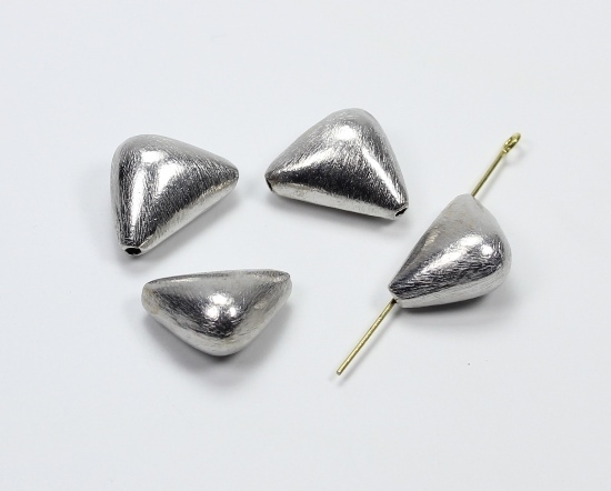 1 Stk. Kupferperle Dreieck Anhänge Amulett gebürstet platiniert 21x15x10,6mm