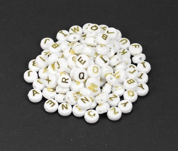 100 Stk. Acryl Buchstabenperlen Rund flach Weiß/Gold Buchstaben-MIX 9,5-10x6mm